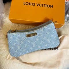 Louis Vuitton M83532 Liv Pochette Sky Blue photo review